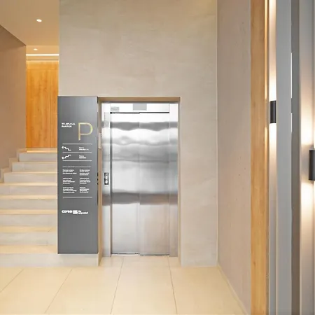 Ada Homes Coresi 202 アパート