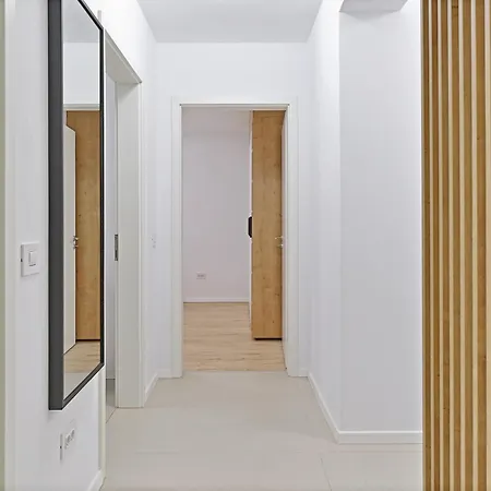 Ada Homes Coresi 202 アパート